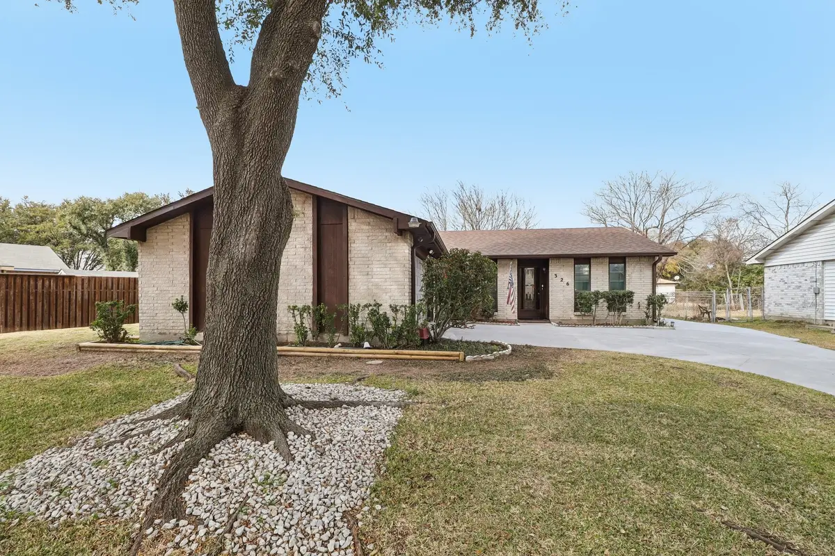 326 E Ferndale Lane, Grand Prairie, TX 75052 - Image #1