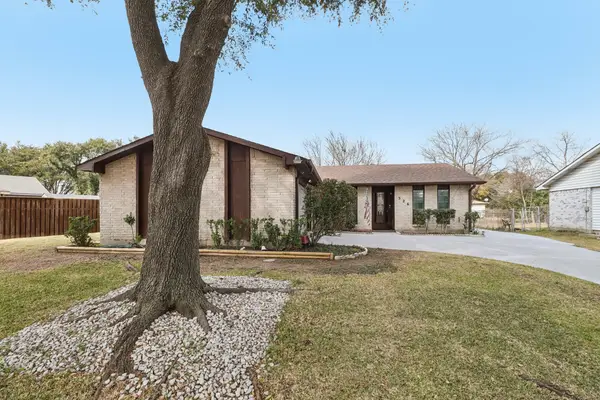 326 E Ferndale Lane, Grand Prairie, TX 75052