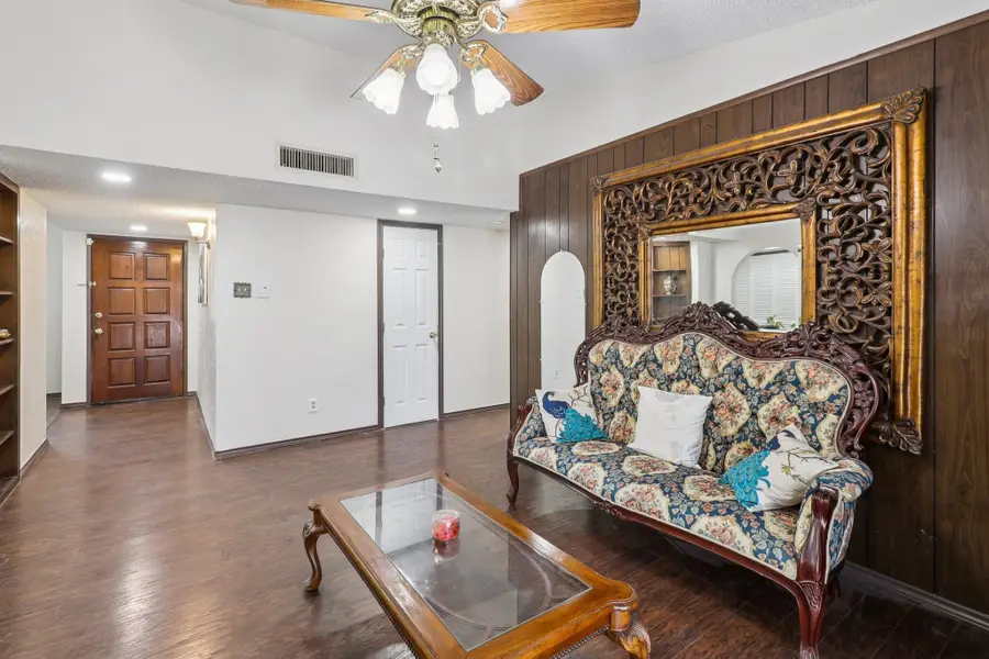 326 E Ferndale Lane, Grand Prairie, TX 75052 - Image #3