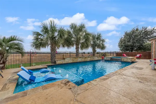 2435 Beachview Drive, Grand Prairie, TX 75054