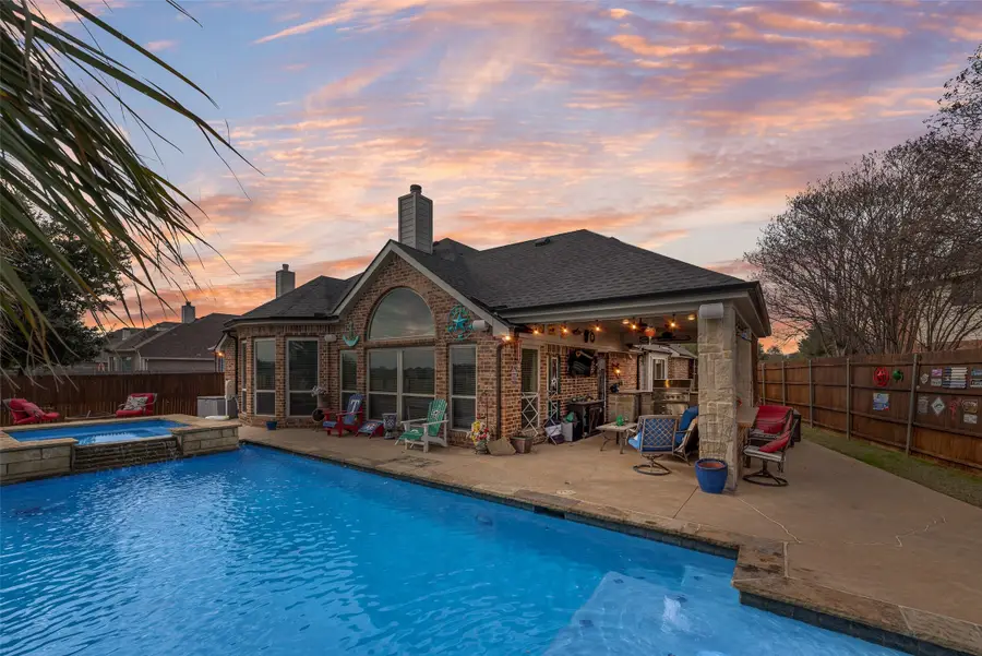 2435 Beachview Drive, Grand Prairie, TX 75054 - Image #2