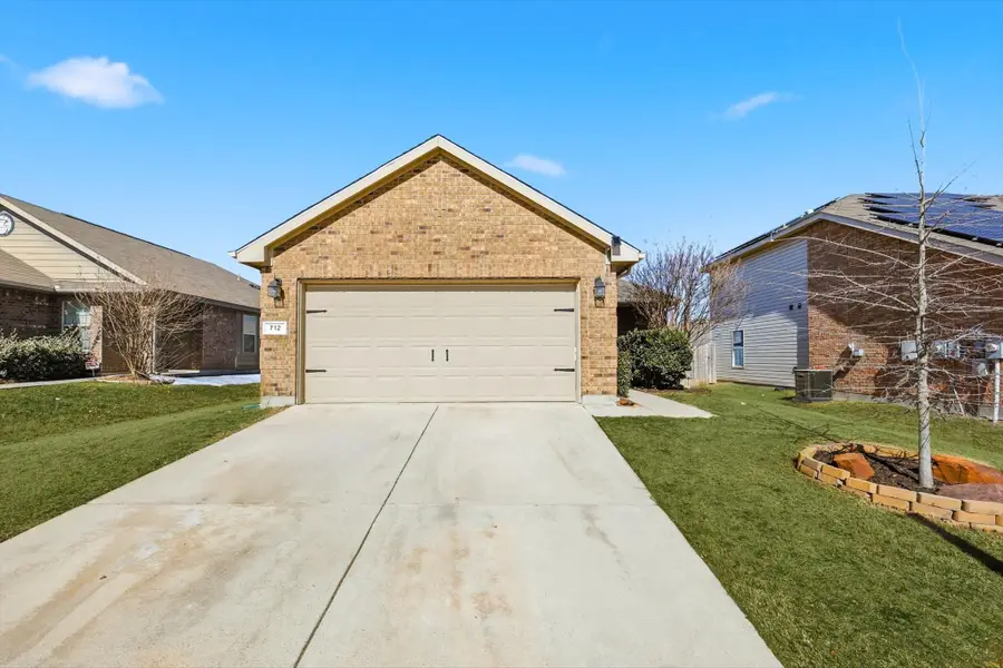 712 Rio Bravo Drive, Fort Worth, TX 76052 - Image #3