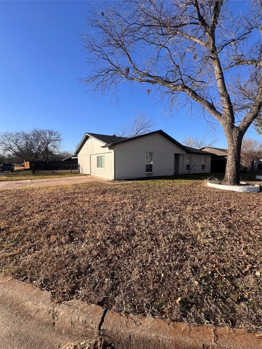 4232 Burly Street, Forest Hill, TX 76119 - Image #3