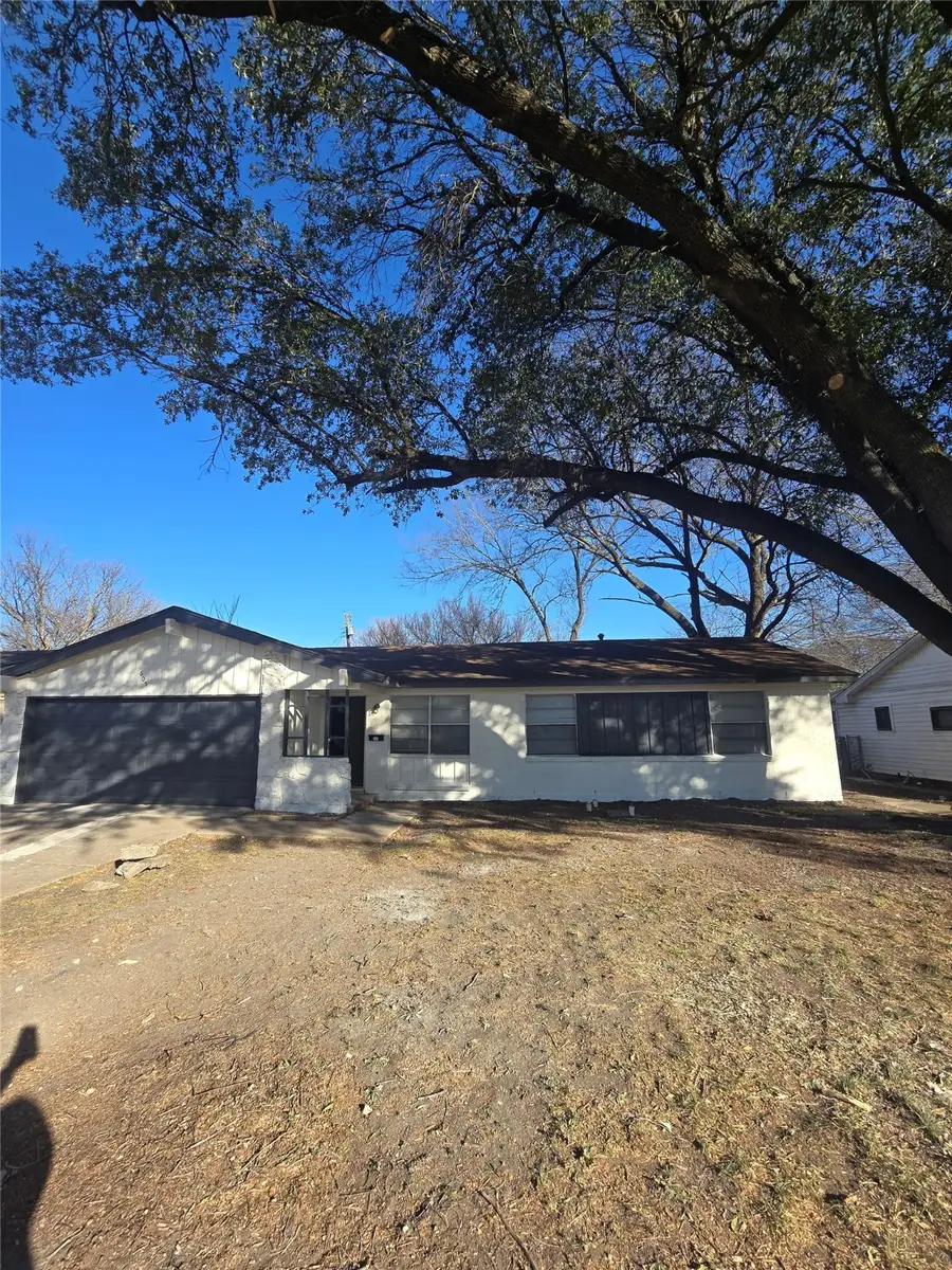 605 Colgate Drive, Lancaster, TX 75134 - Image #2