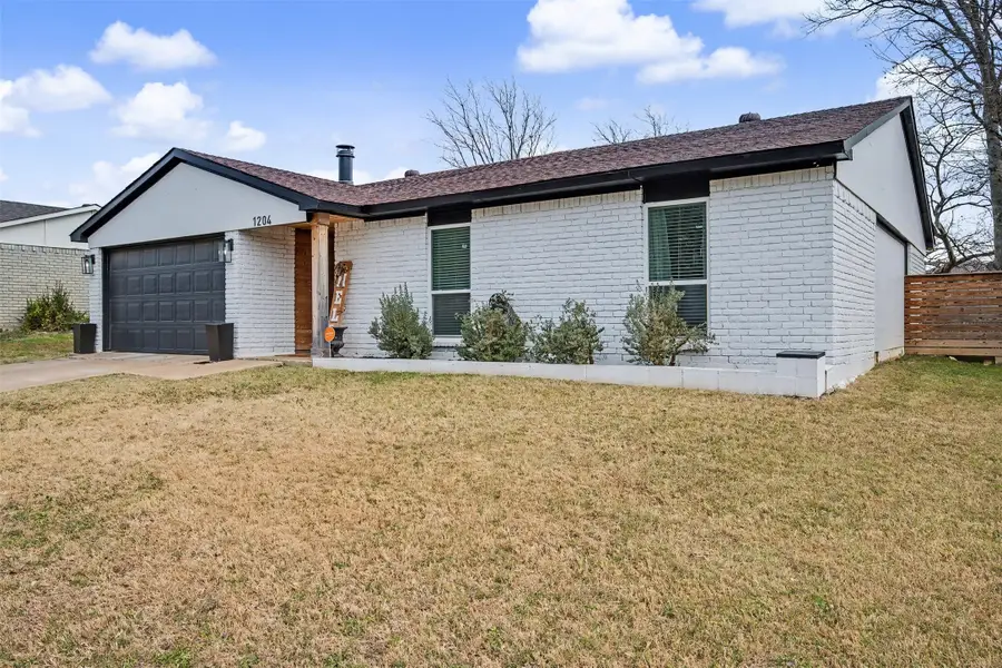 1204 Steinburg Lane, Fort Worth, TX 76134 - Image #2