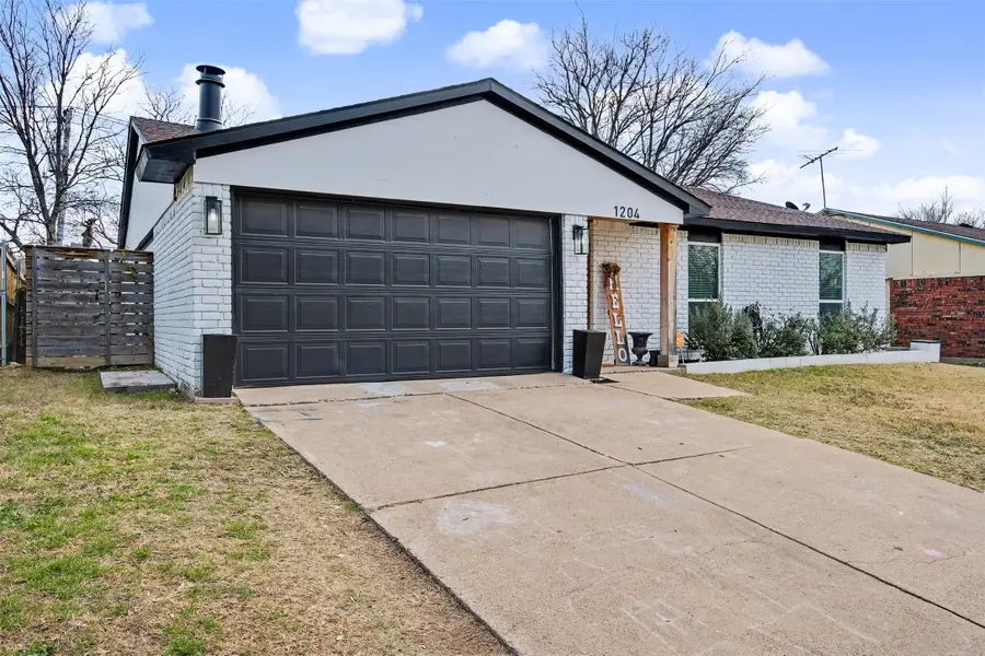 1204 Steinburg Lane, Fort Worth, TX 76134 - Image #3