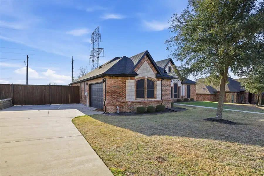1616 Carriage Creek Drive, Desoto, TX 75115 - Image #3