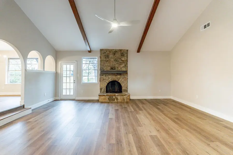 2105 Castle Oaks Drive, Arlington, TX 76012 - Image #2