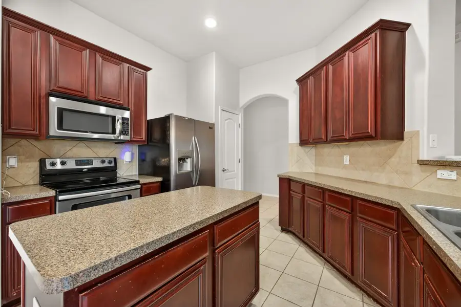 2720 Furlong Drive, Grand Prairie, TX 75051 - Image #2