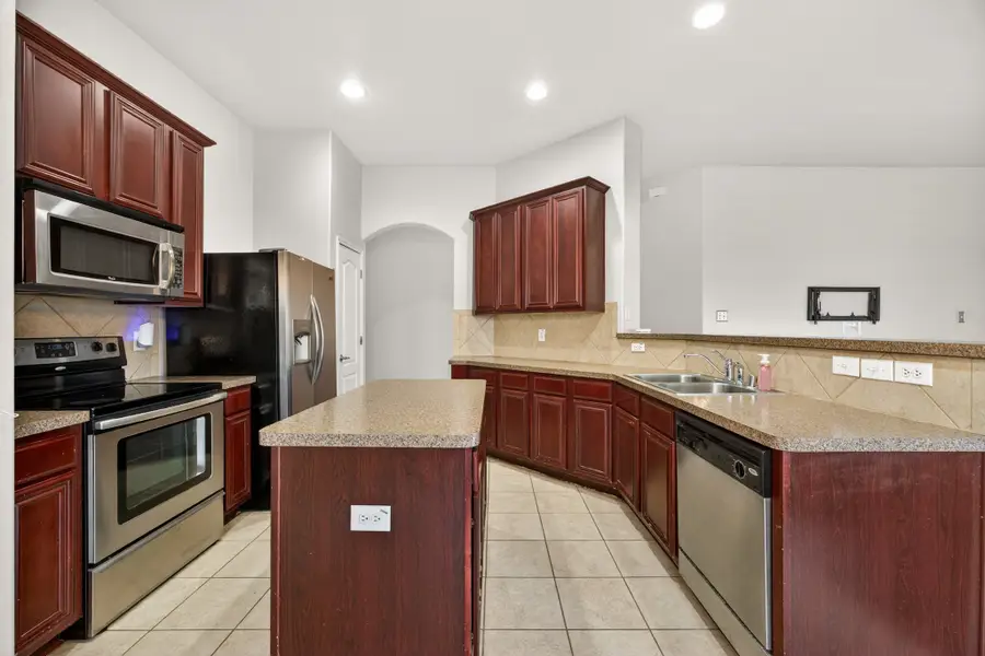 2720 Furlong Drive, Grand Prairie, TX 75051 - Image #3