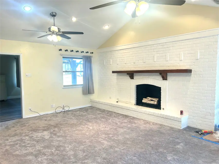 1401 Greenbrier Drive, Sherman, TX 75092 - Image #2