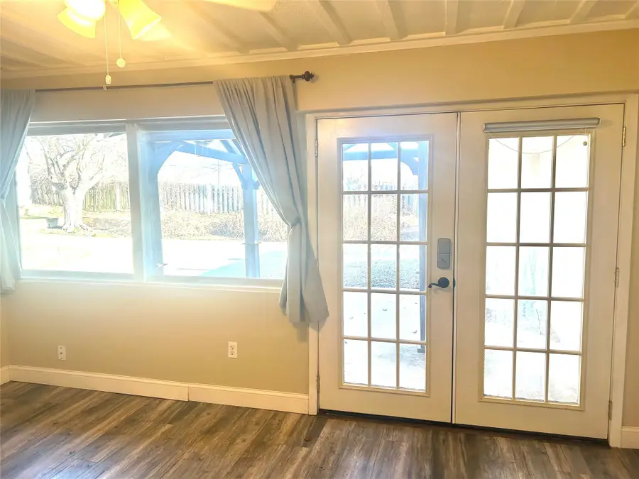 1401 Greenbrier Drive, Sherman, TX 75092 - Image #3