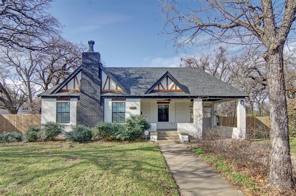 2218 Lynnhaven Road, Fort Worth, TX 76103 - Image #1