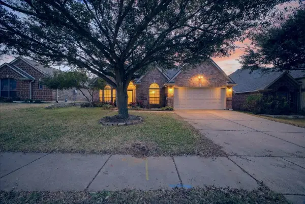 829 Greenwood Drive, Burleson, TX 76028