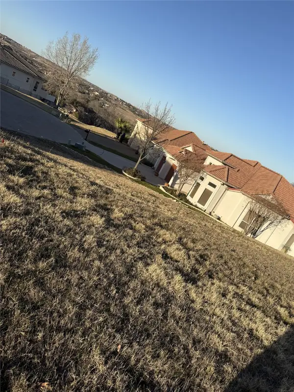 7705 Lakeview Circle, Fort Worth, TX 76179