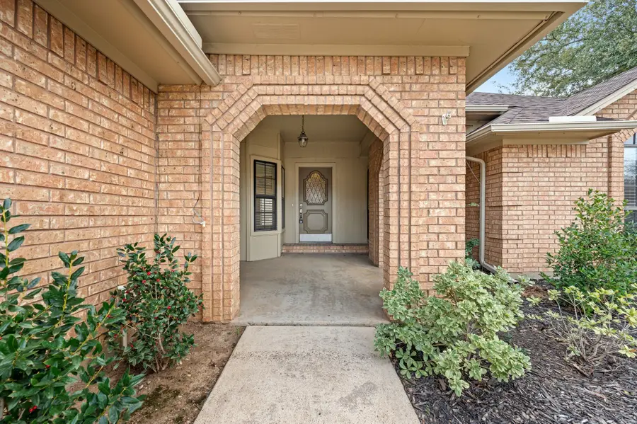 133 Springhill Drive, Hurst, TX 76054 - Image #2