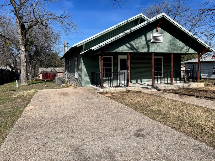205 W Neely Avenue, Comanche, TX 76442 - #3