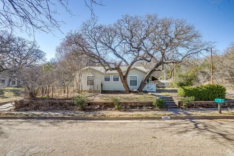 1205 5th Avenue, Mineral Wells, TX 76067 - Image #3