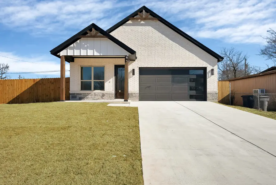 3401 S Hughes Avenue, Fort Worth, TX 76119 - Image #2