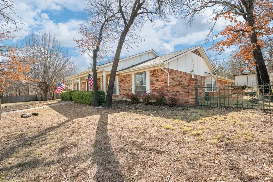 108 N Cliffside Drive N, Burleson, TX 76028 - #2