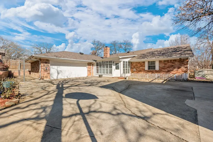 108 N Cliffside Drive N, Burleson, TX 76028 - #3