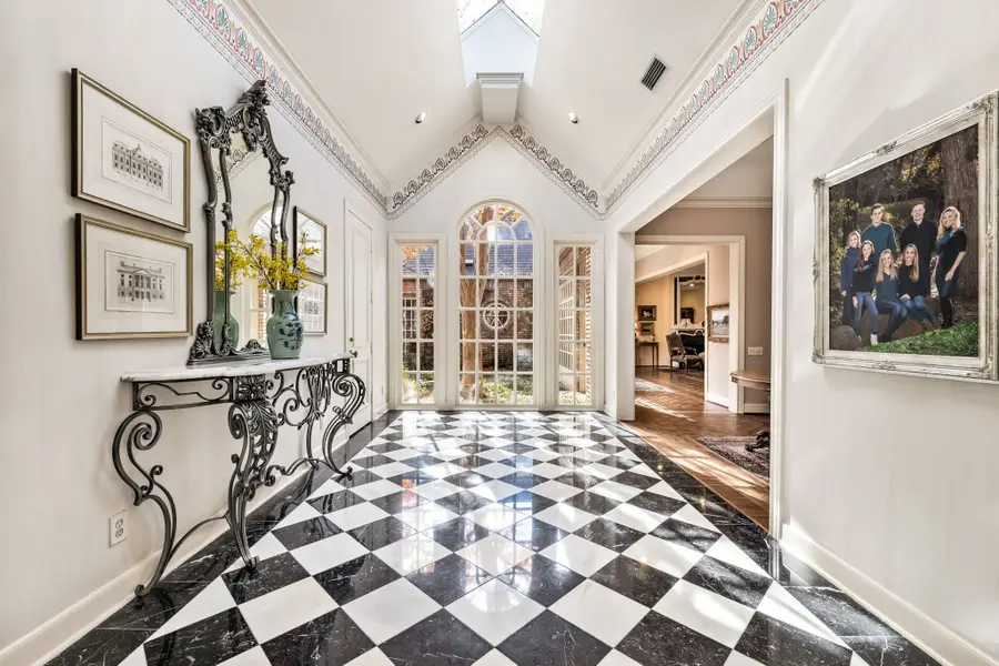 17 Stonecourt Circle, Dallas, TX 75225 - Image #2