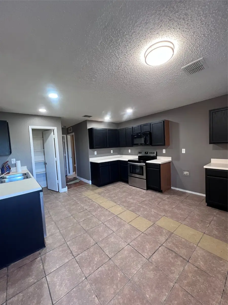 512 Magdalen Avenue, Fort Worth, TX 76036 - Image #3