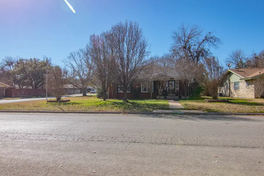 2209 10th Street, Brownwood, TX 76801 - Image #2