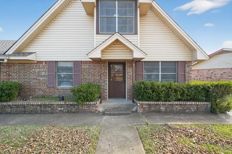 1604 Lyndale Drive, Ennis, TX 75119 - Image #2