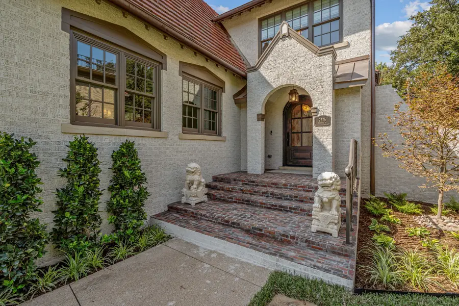 2336 Medford Court E, Fort Worth, TX 76109 - Image #3
