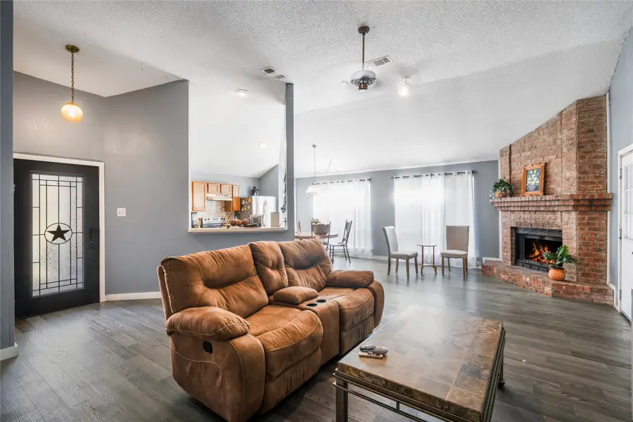 6404 Peggy Drive, Fort Worth, TX 76133 - Image #3