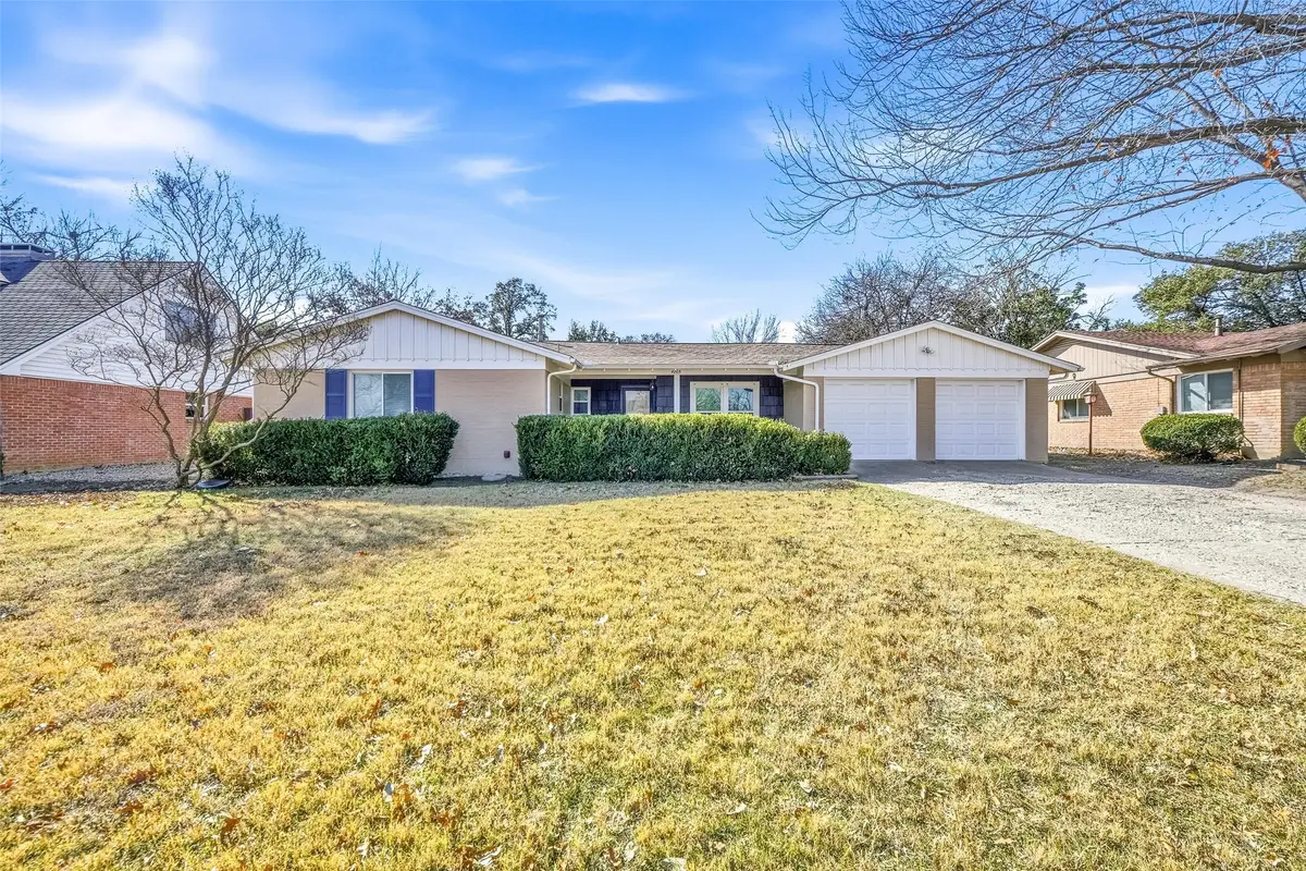 4205 Wedgmont Circle S, Fort Worth, TX 76133 - Image #1