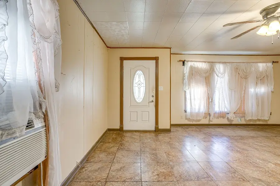 2720 Gordon Avenue, Fort Worth, TX 76110 - Image #3