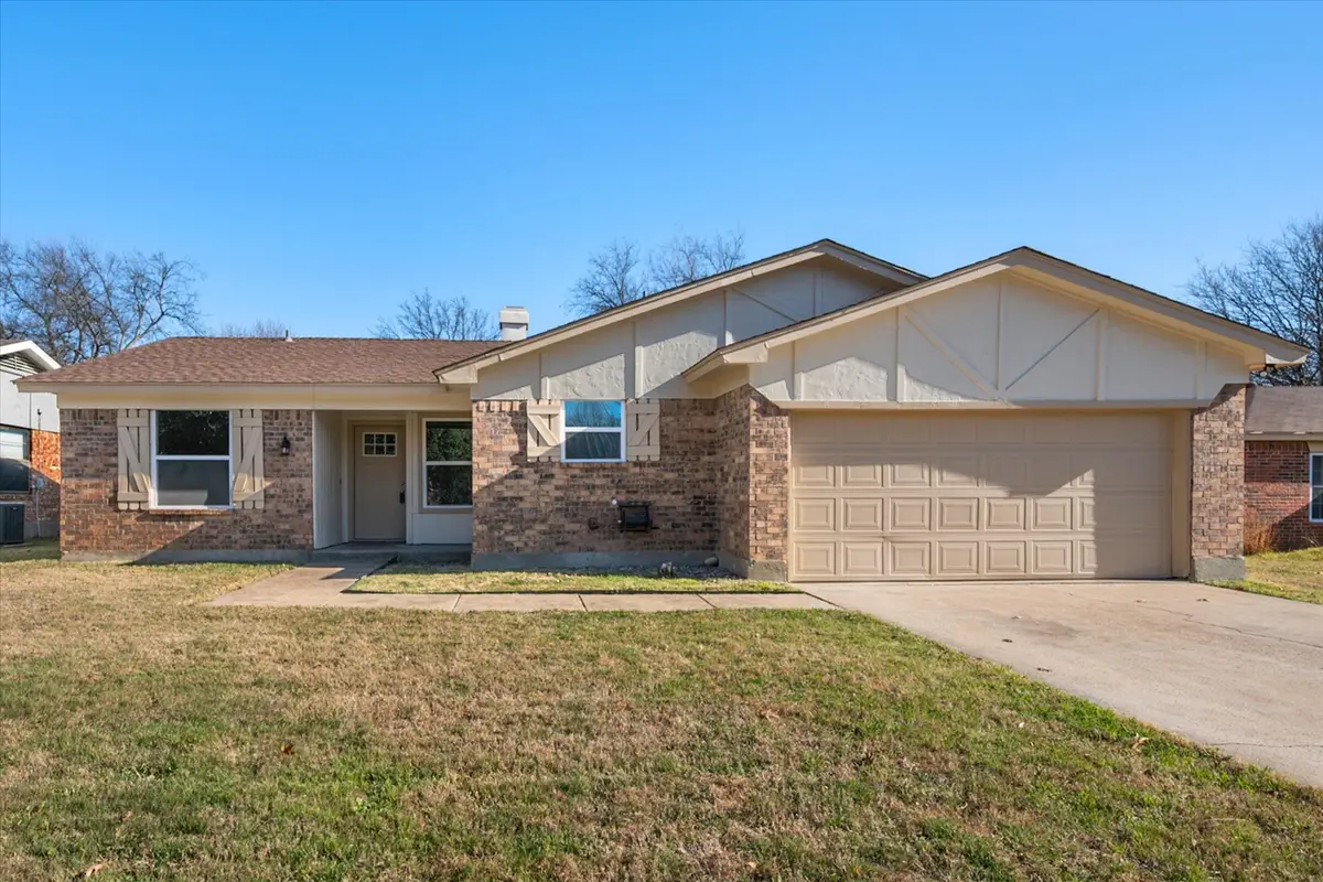 520 NW Charlyne Drive, Burleson, TX 76028 - Image #1