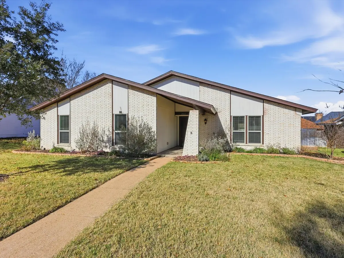 2011 Clearfield Circle, Richardson, TX 75081 - Image #1
