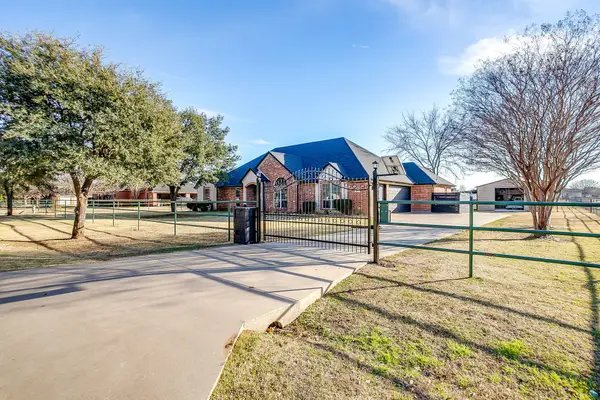 1008 Dapple Gray Road, Crowley, TX 76036