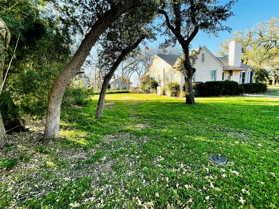 401 S Hillcrest Avenue, Eastland, TX 76448 - Image #3