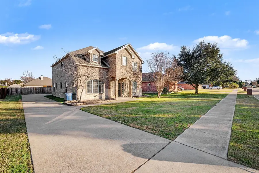 208 Cobblestone Circle, Red Oak, TX 75154 - Image #2