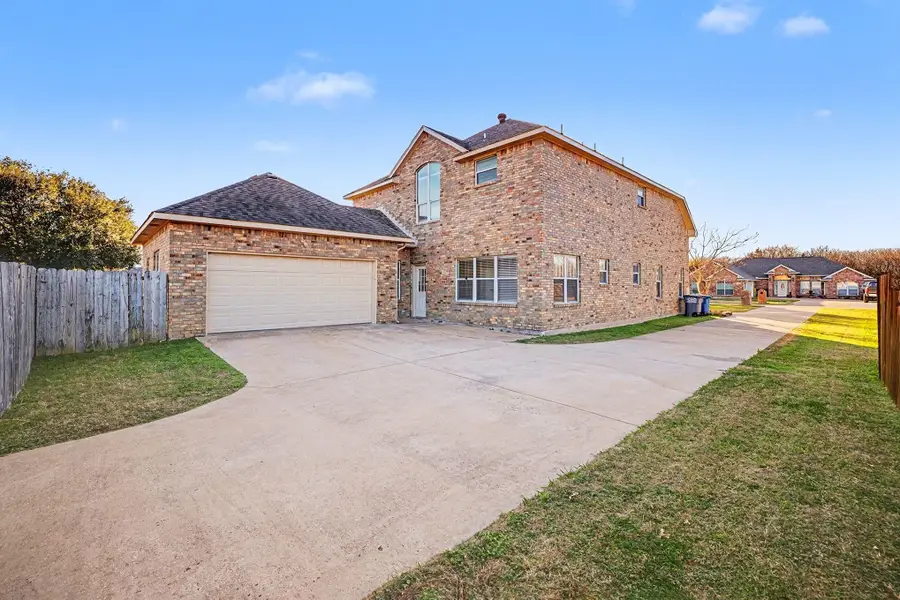 208 Cobblestone Circle, Red Oak, TX 75154 - Image #3
