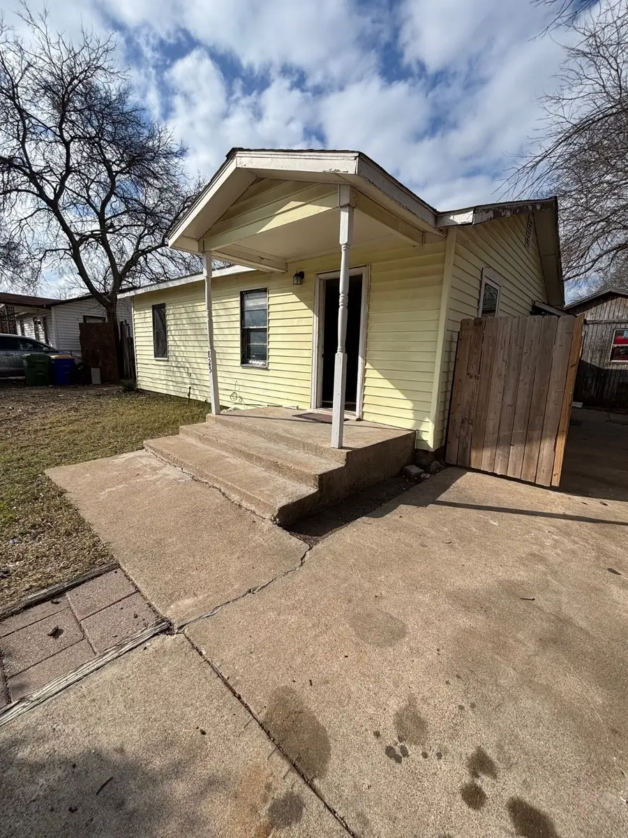 825 Clyde Street, White Settlement, TX 76108 - Image #3