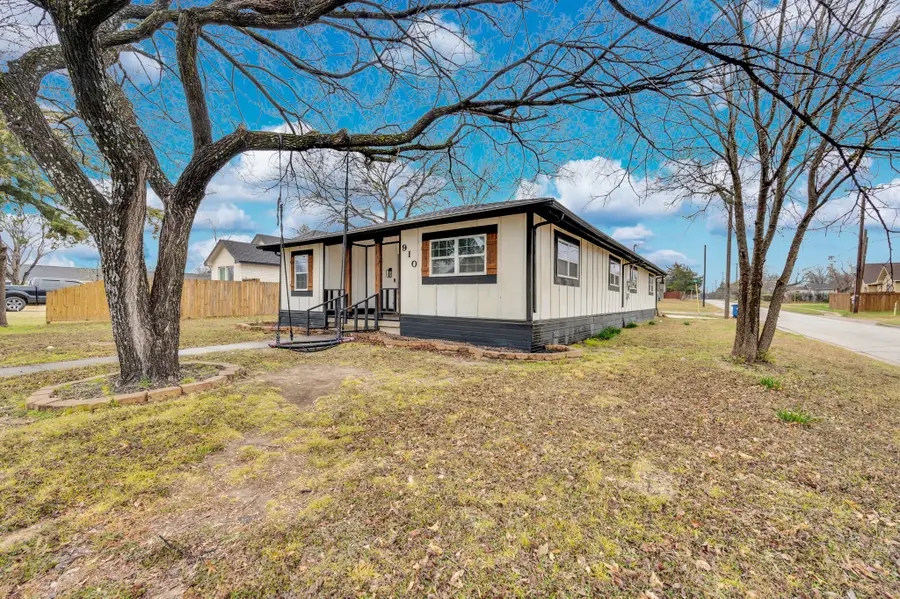 910 S Preston Street, Ennis, TX 75119 - Image #3