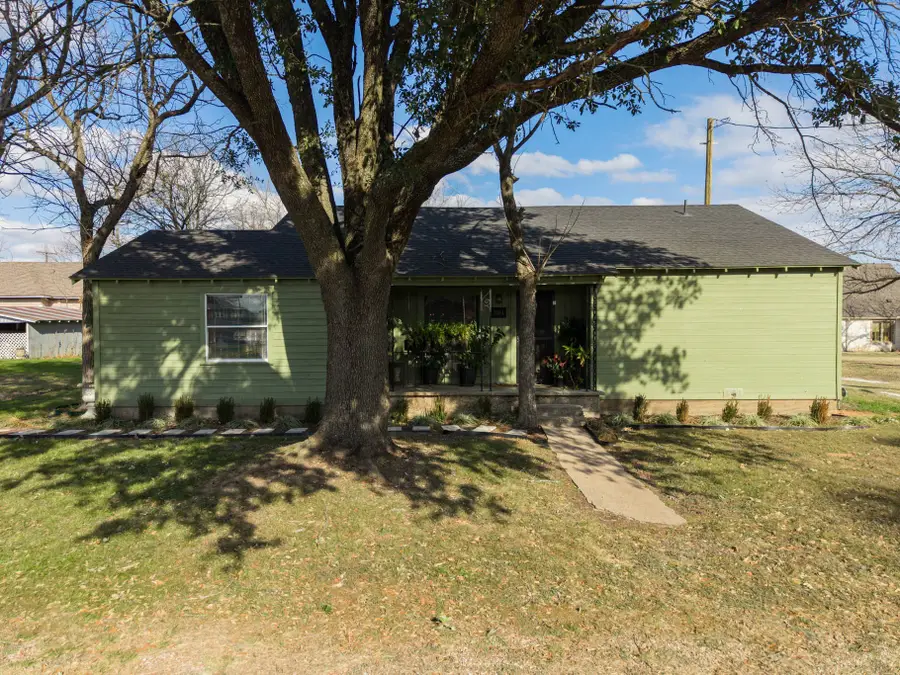 304 S 1st Street, Abbott, TX 76621 - Image #2