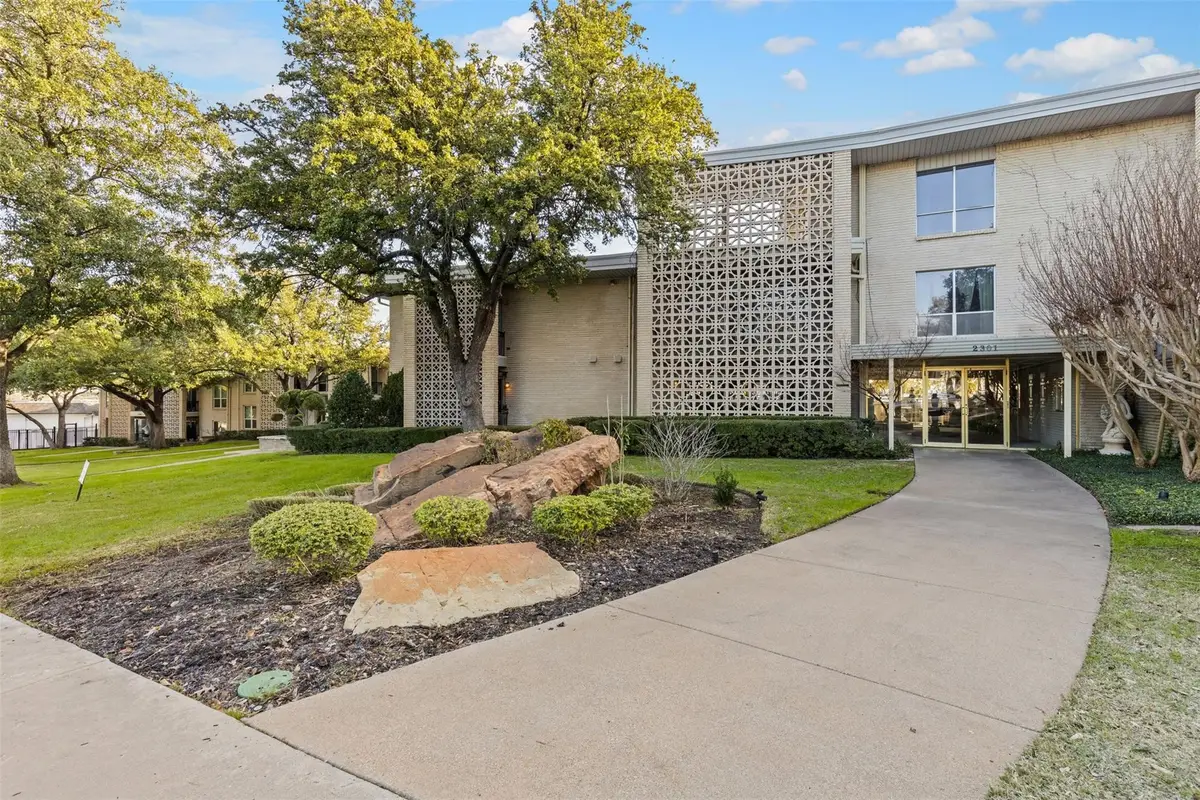 2301 Ridgmar Plaza #5, Fort Worth, TX 76116 - Image #1