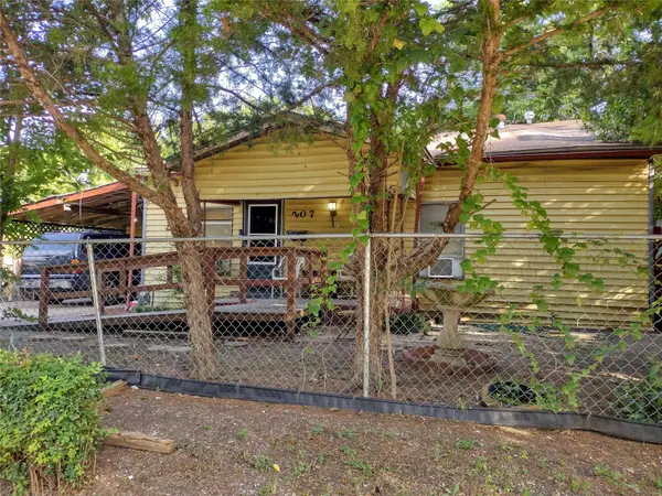 207 Thompson Street, Waxahachie, TX 75165