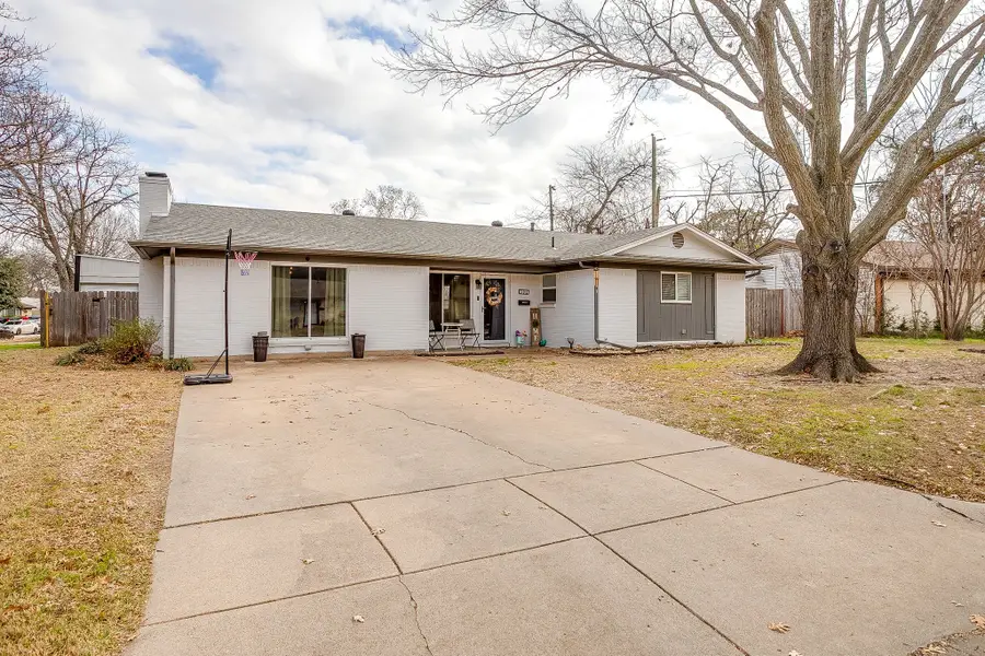 301 Lena Lane, Burleson, TX 76028 - Image #3