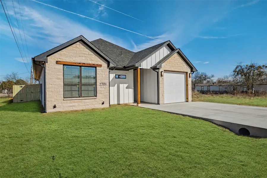 2201 Comet Trail, Granbury, TX 76048 - Image #2