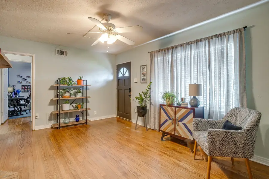 605 Schieme Street, River Oaks, TX 76114 - Image #3