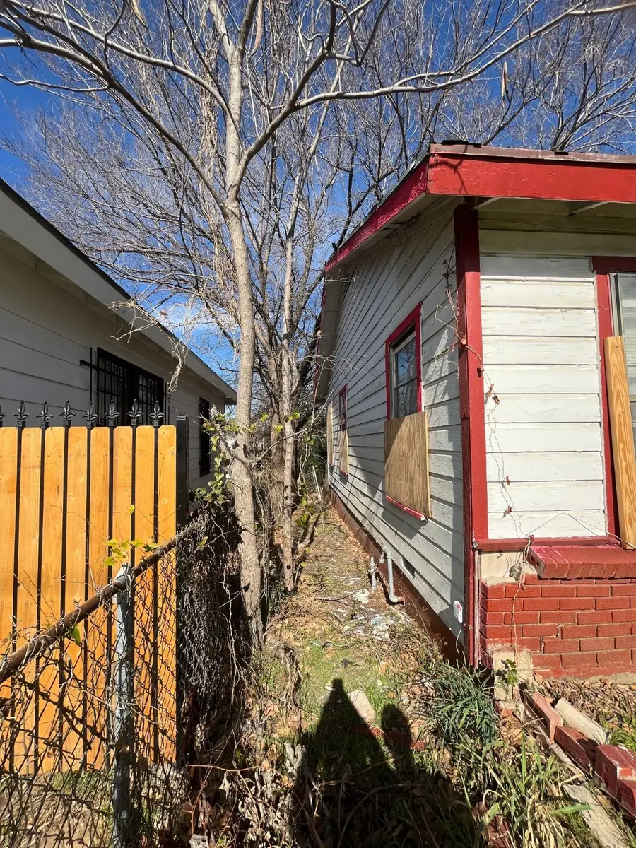 3919 E Berry Street, Fort Worth, TX 76105 - Image #3