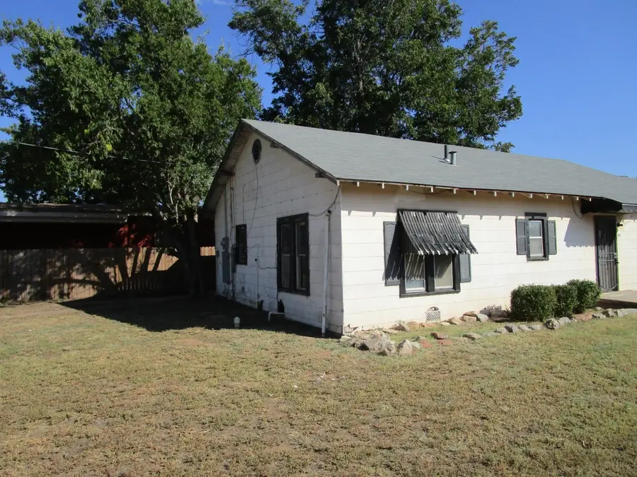 402 N 3rd Street, Crowell, TX 79227 - Image #3