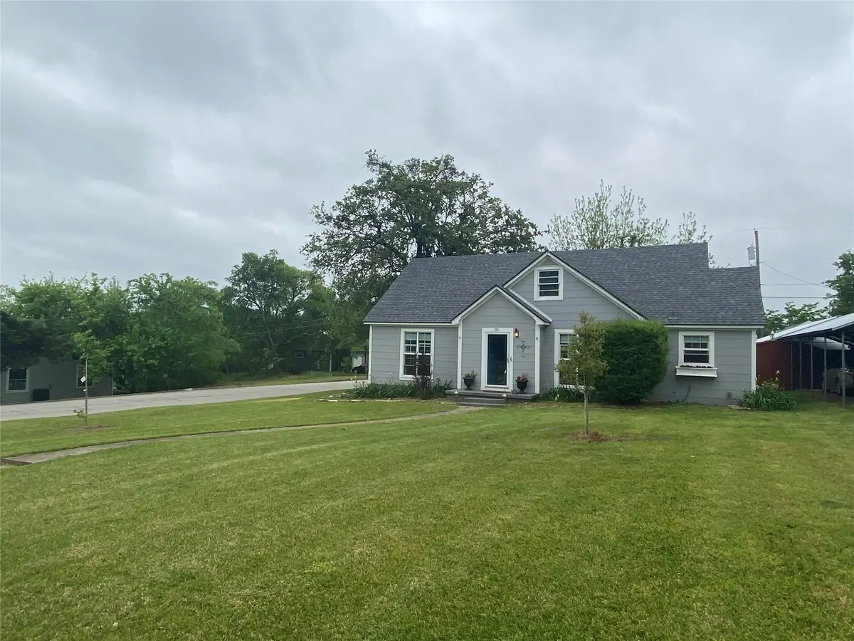 30 W Parnell Street, Denison, TX 75020 - #1